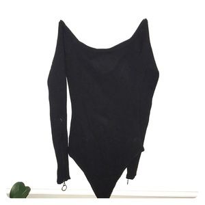 Off both shoulders long sleeve crop top